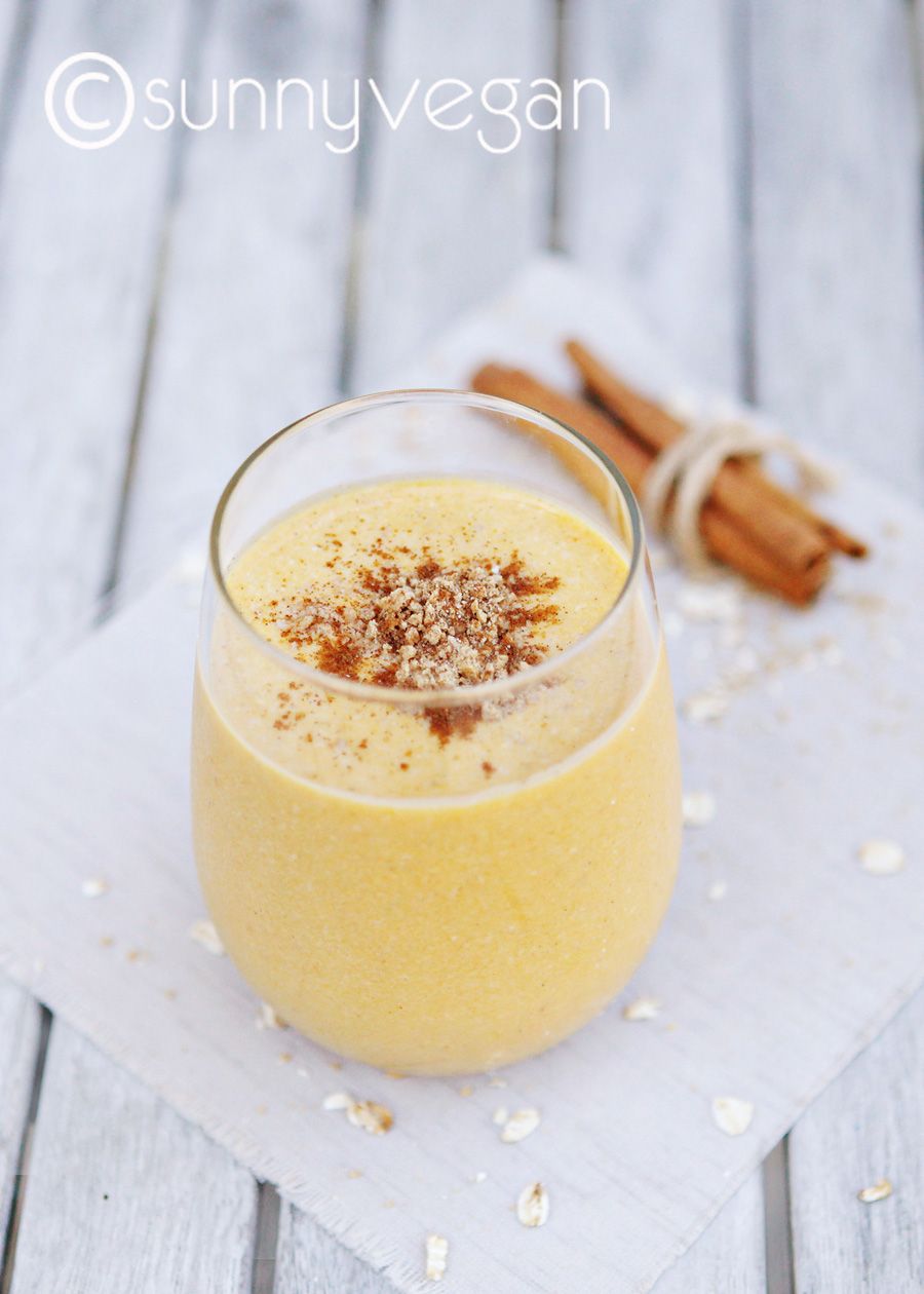 a healthy vegan pumpkin pie smoothie with oatmeal