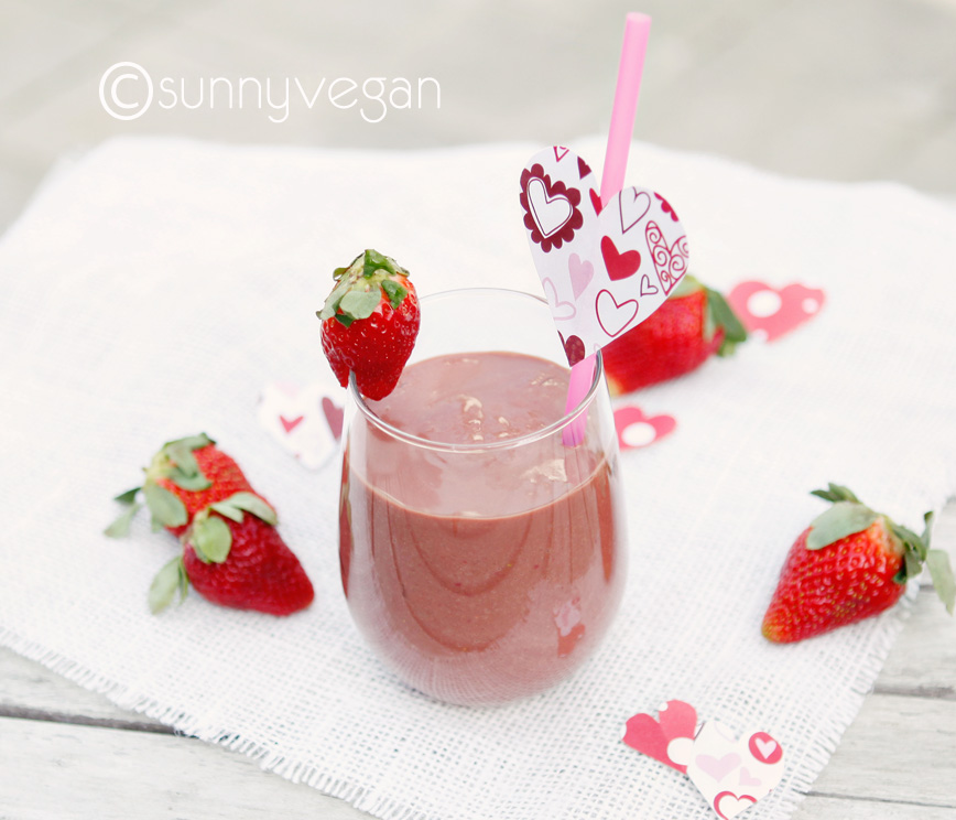 healthy valentines day treat, smoothie photo and recipe on sunny vegan